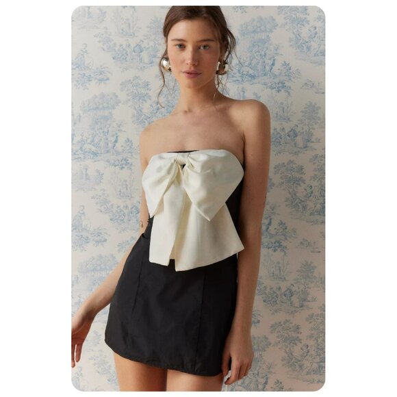 NWT Kimchi Blue Urban Outfitters Emery Black Oversized Ivory Bow Strapless Mini - Picture 1 of 9